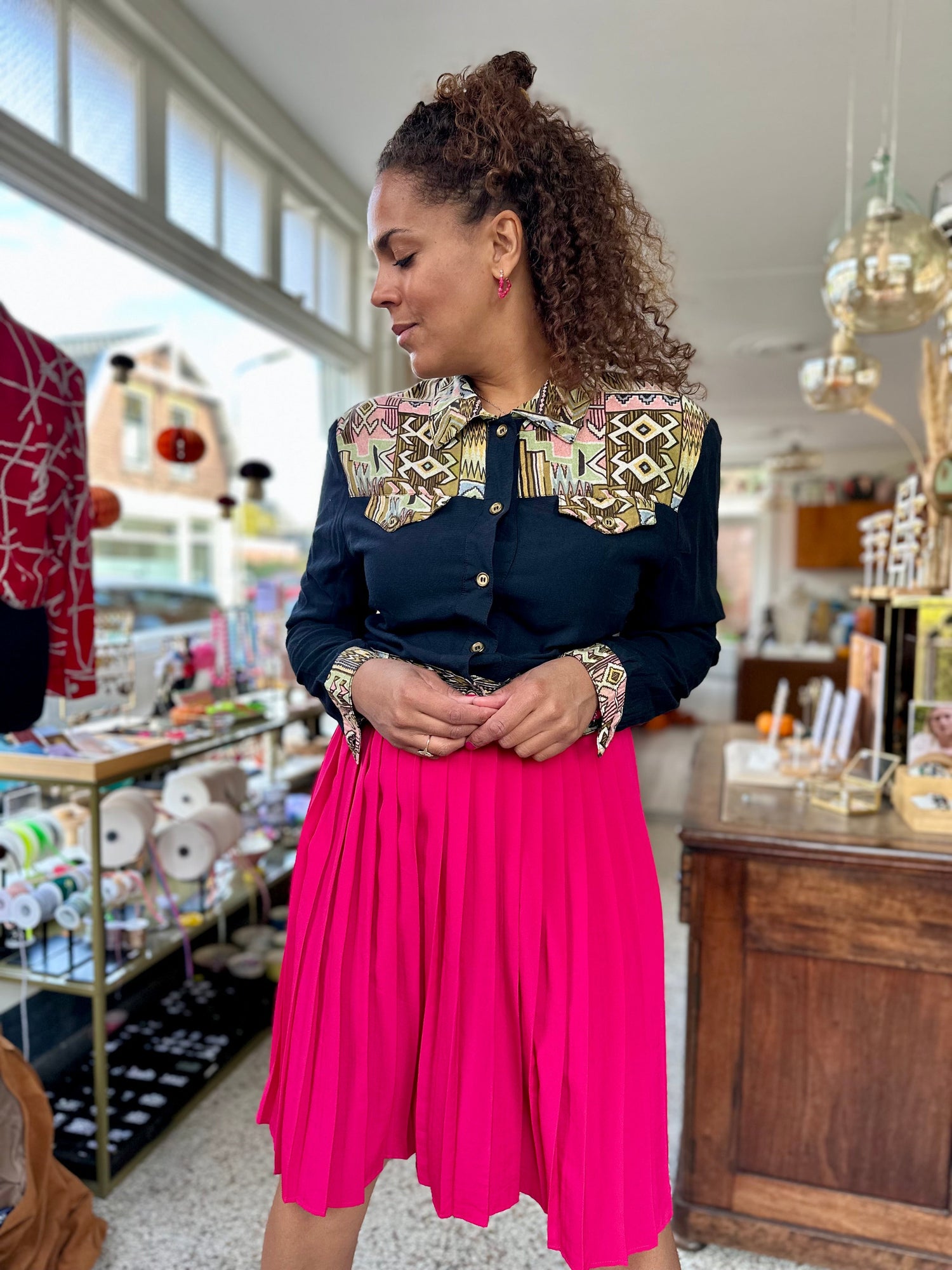 Vintage cropped blouse met aztek print
