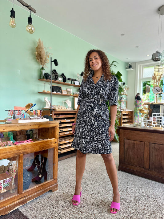 Vintage midi jurk in zwart wit print van polyester met ceintuur 