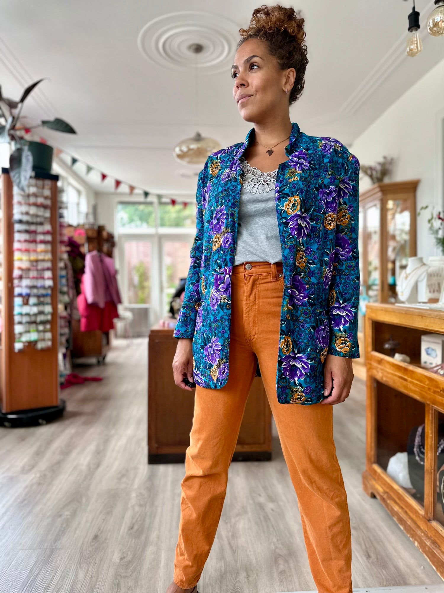 Vintage zomer jasje van soepele viscose, met zakken en één knoopsluiting 