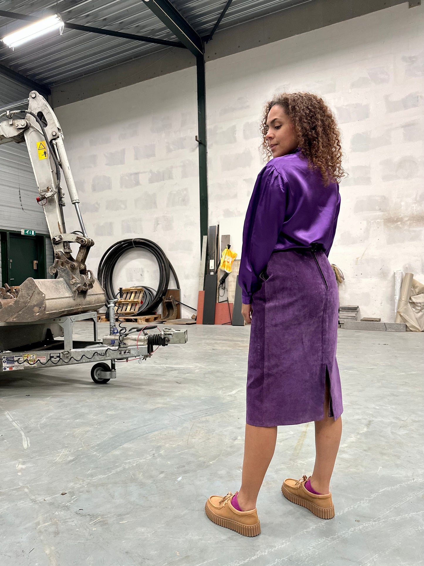 Vintage suede paarse midi-rok - M