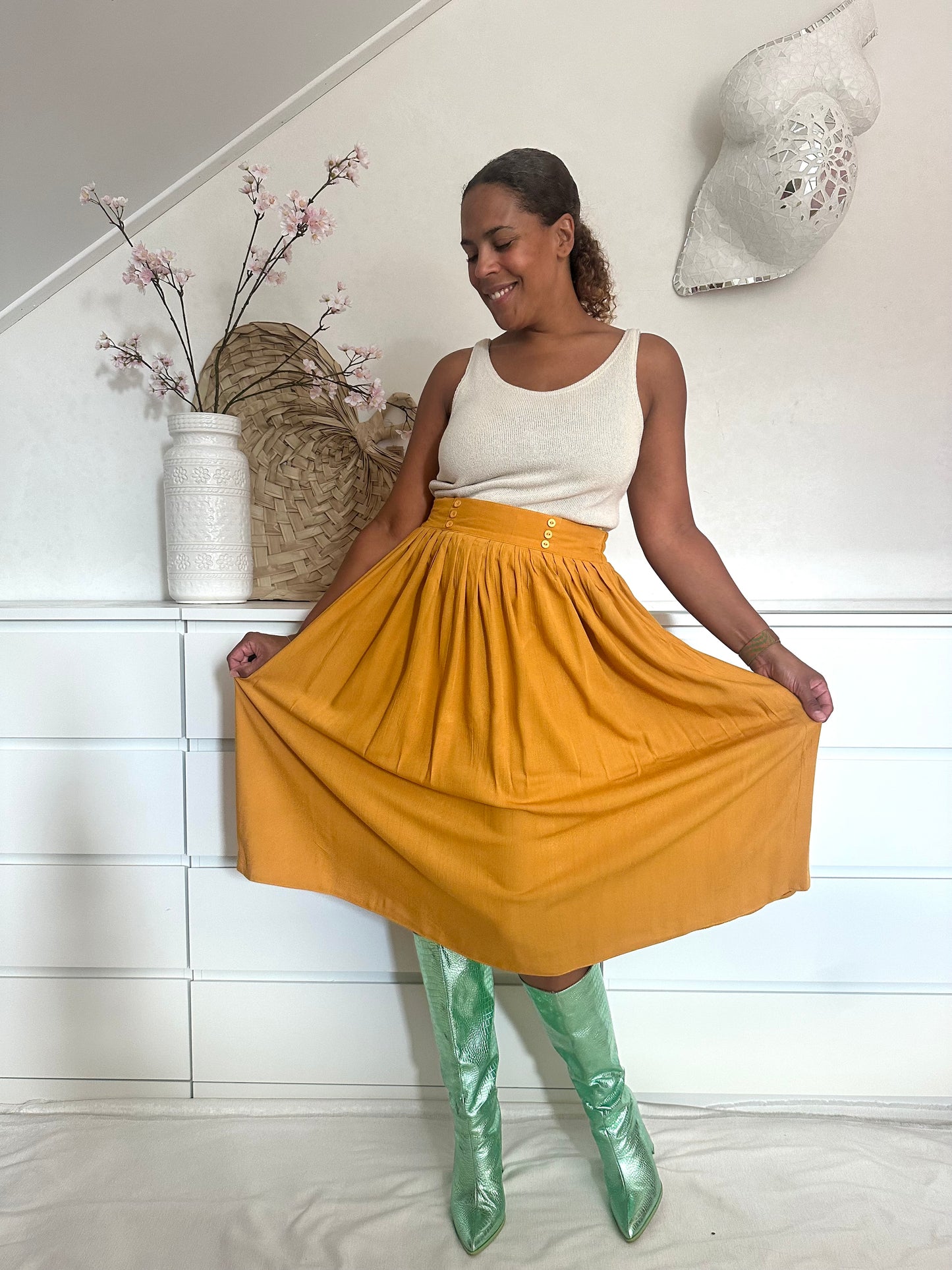 Vintage okergele midi-rok van zwierig viscose - M/L