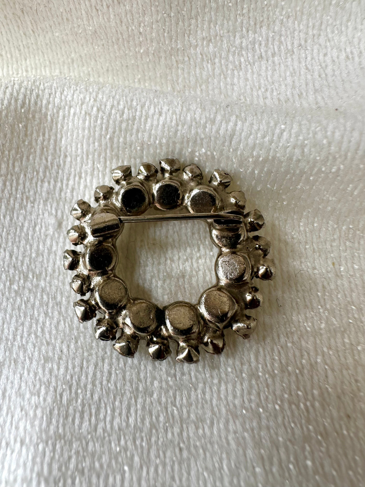 Vintage ronde krans broche met strass
