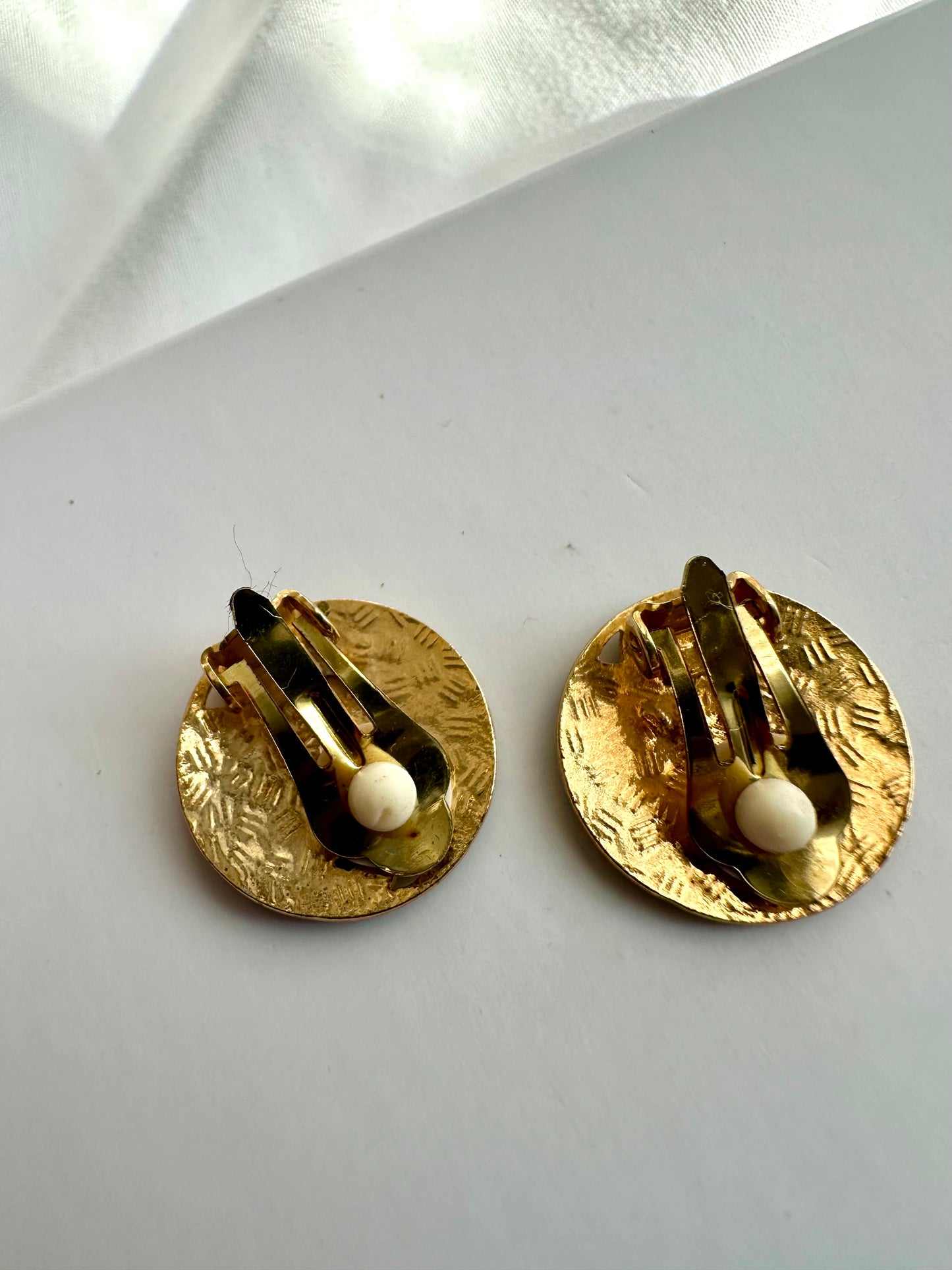 Vintage vergulde clip-oorbellen met bloemen - roze