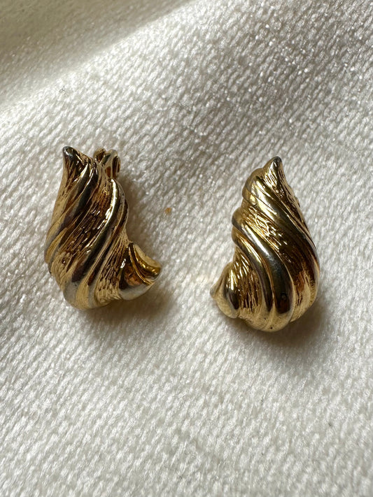 Vintage vergulde clip-oorbellen in schelpvorm, Monet