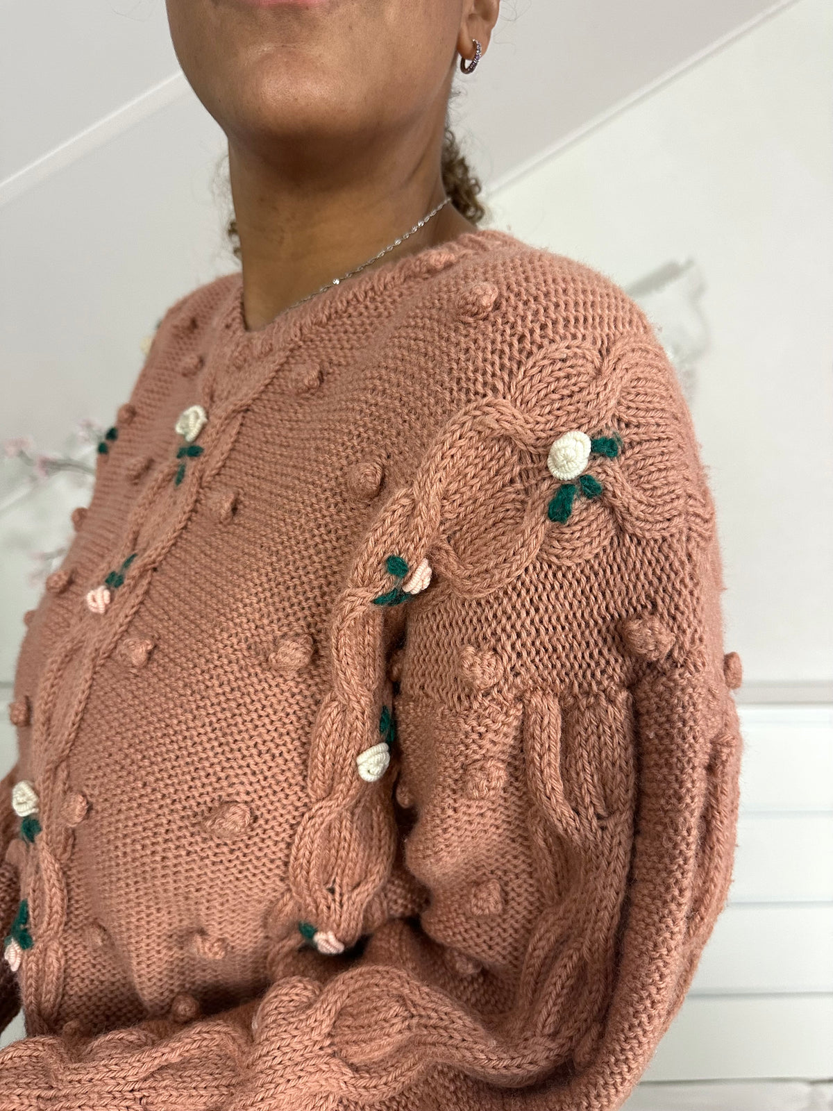 Vintage grofgebreide trui met bloemetjes - L