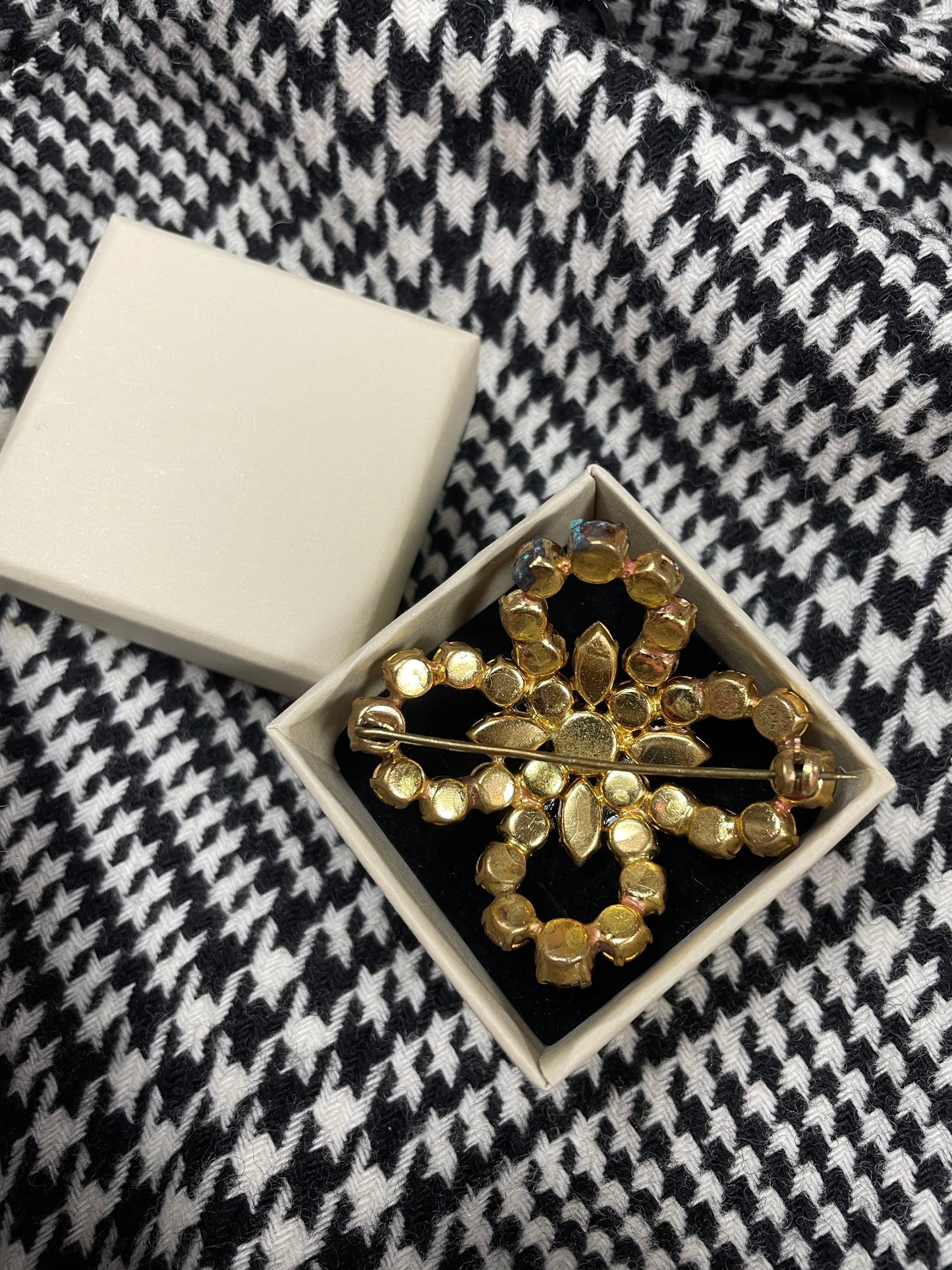 Vintage bloemen broche met strass