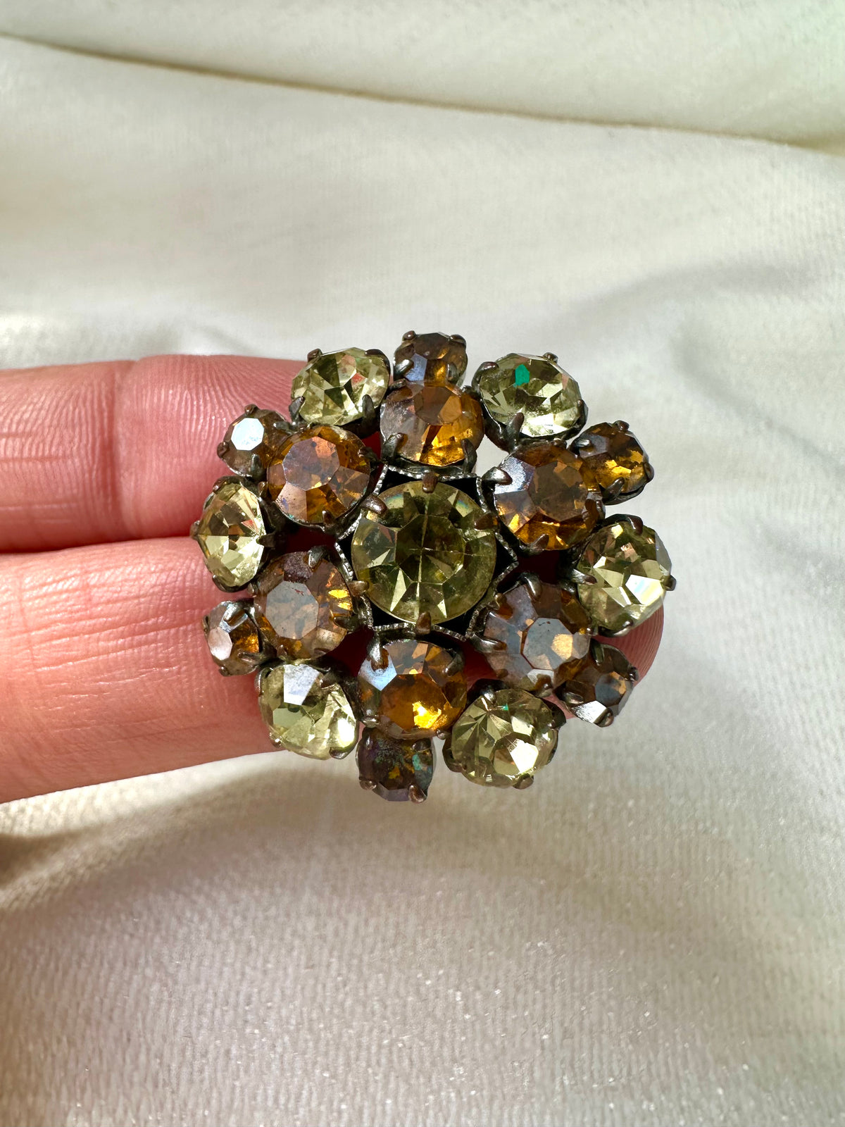 Vintage ronde broche met amberkleurige strass - M