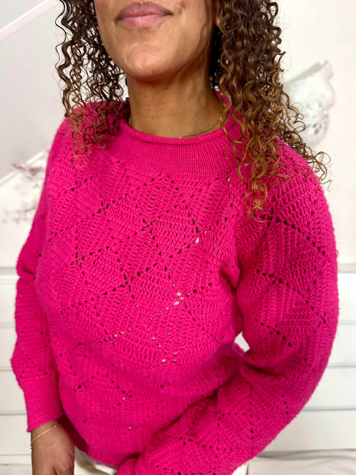 Vintage fuchsia crochet sweater - M