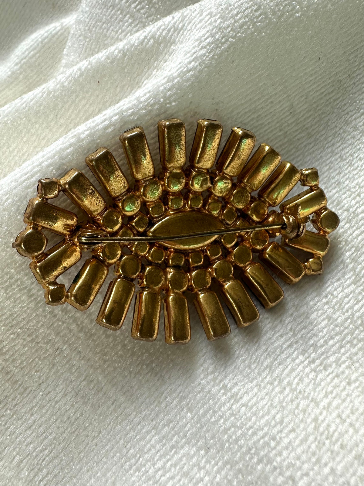 Vintage ovalen broche met strass in bruintinten