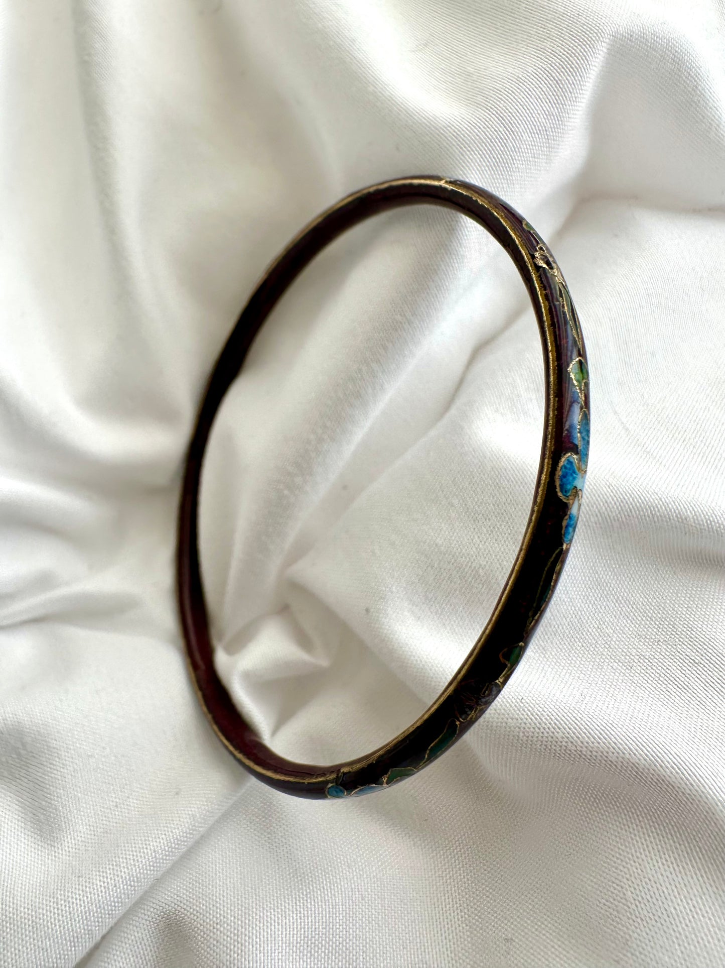 Vintage burgundy bangle met sierlijke bloemen