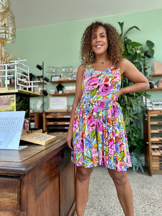 Vintage viscose playsuit met gele kleuren en drukke bloemenprint
