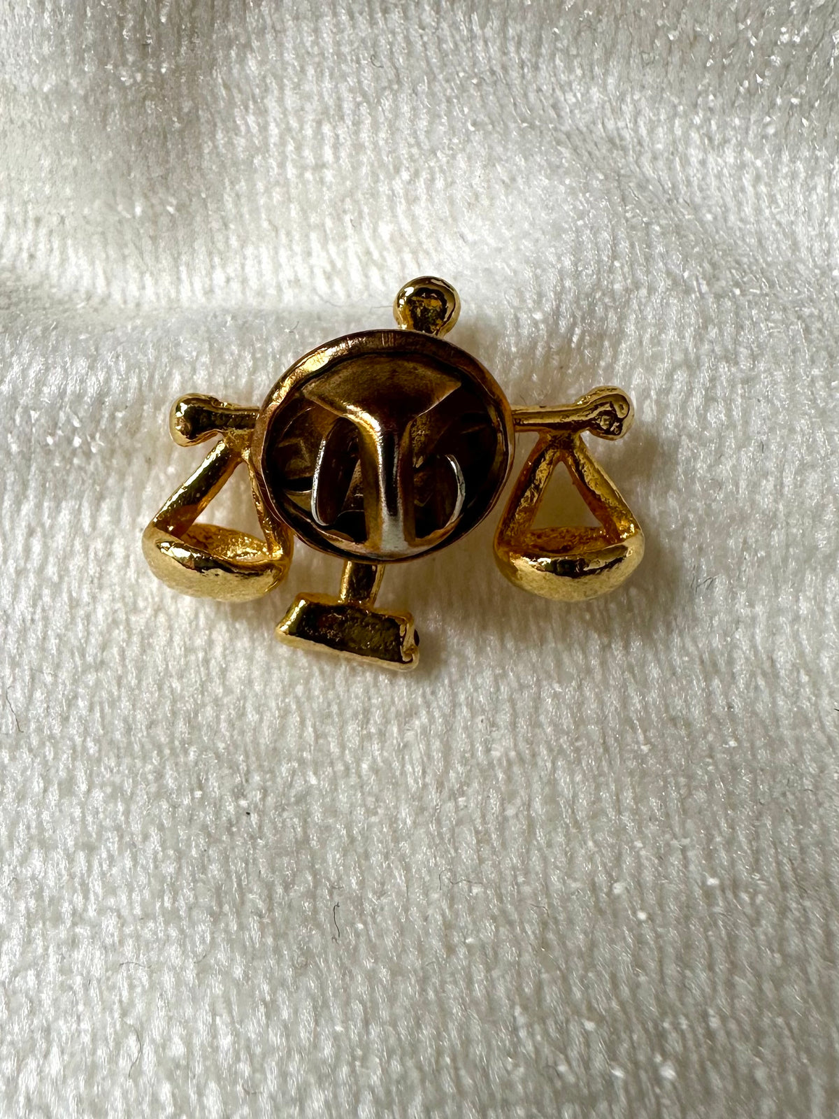 Vintage vergulde weegschaal pin