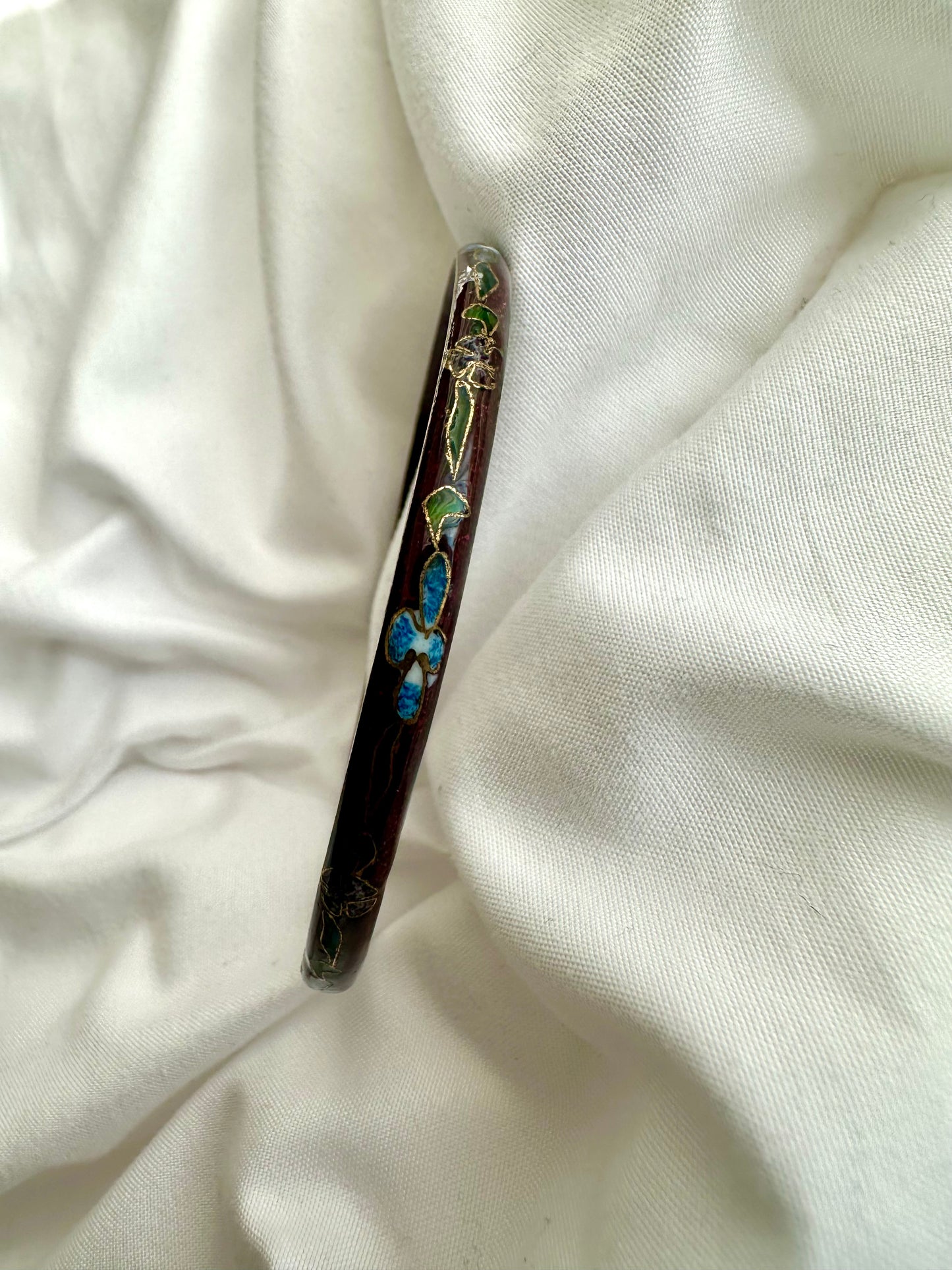 Vintage burgundy bangle met sierlijke bloemen