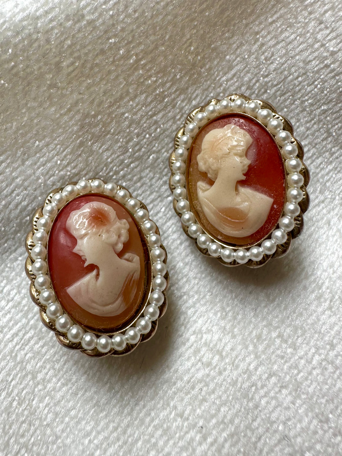 Vintage Hobé camee oorclips - set 2