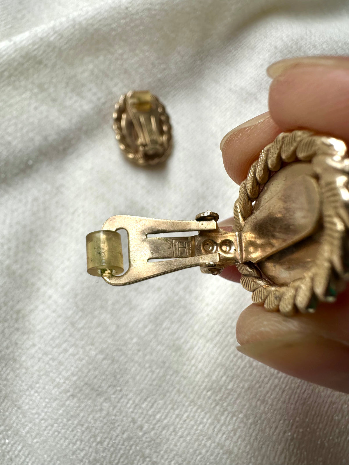 Vintage Hobé camee oorclips - set 1