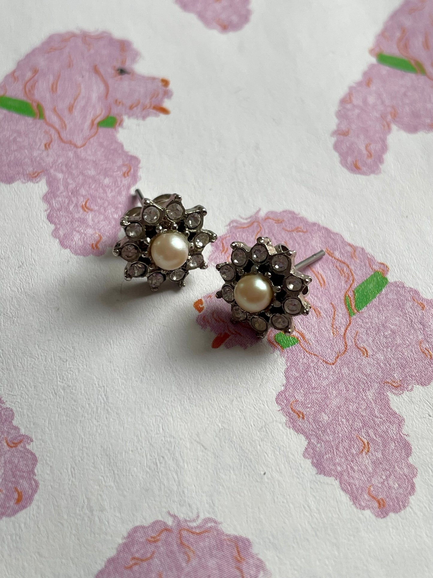 Faux parel oorstekers met strass