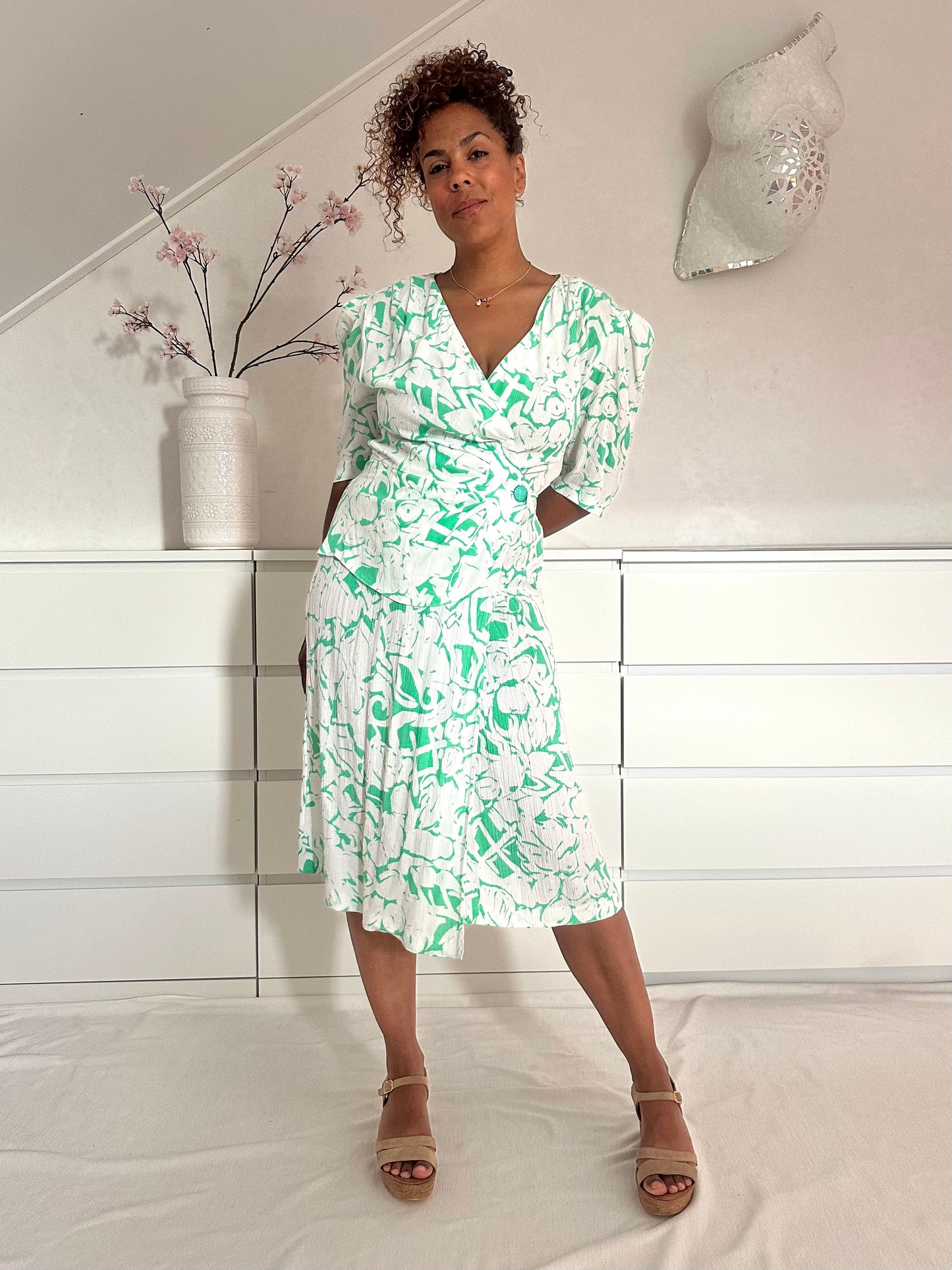 Vintage witte viscose jurk met groene bloemen - L