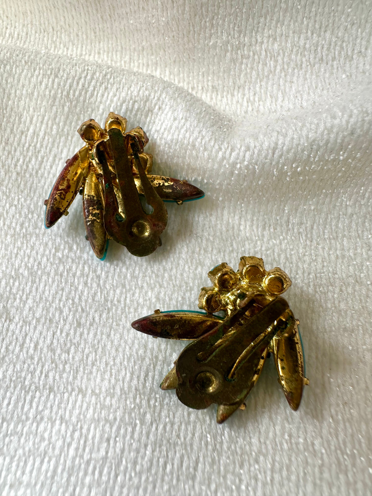 Vintage vergulde clipoorbellen met turquoise kralen