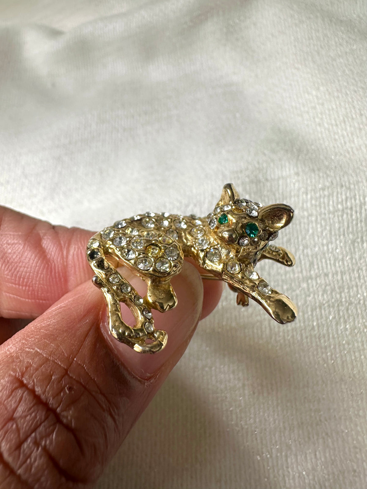 Vintage goudkleurige katten broche met strass