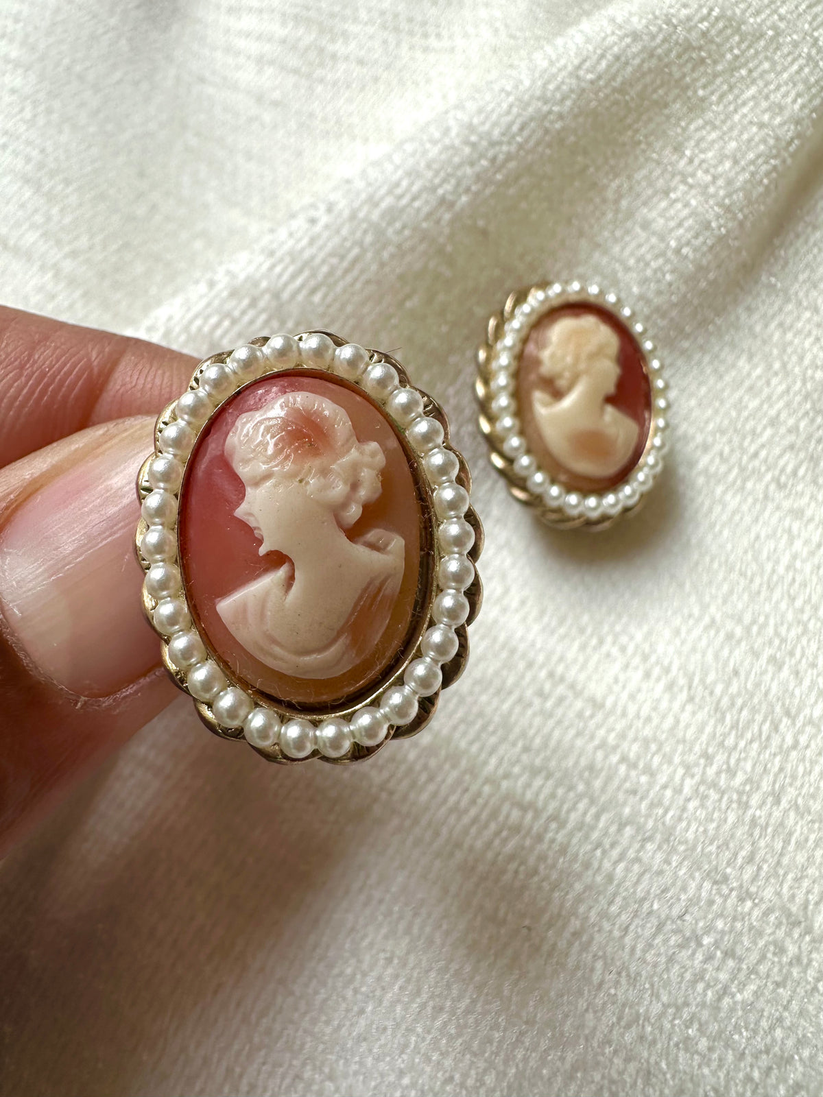 Vintage Hobé camee oorclips - set 2