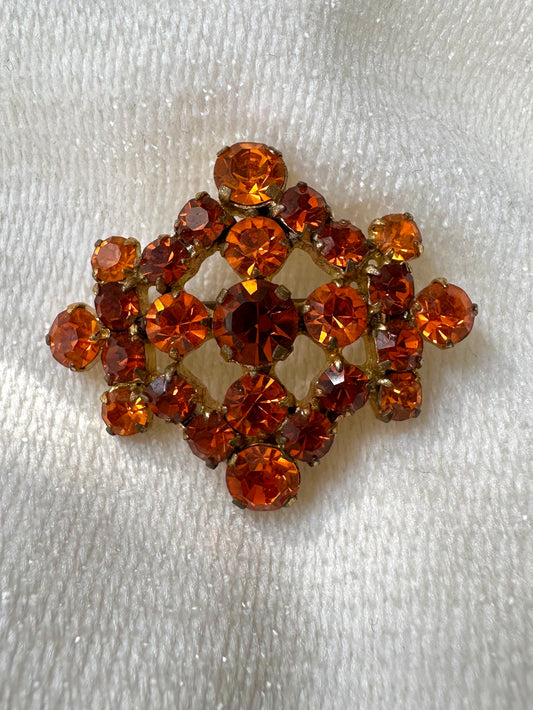 Vintage broche met srass in roest-oranje