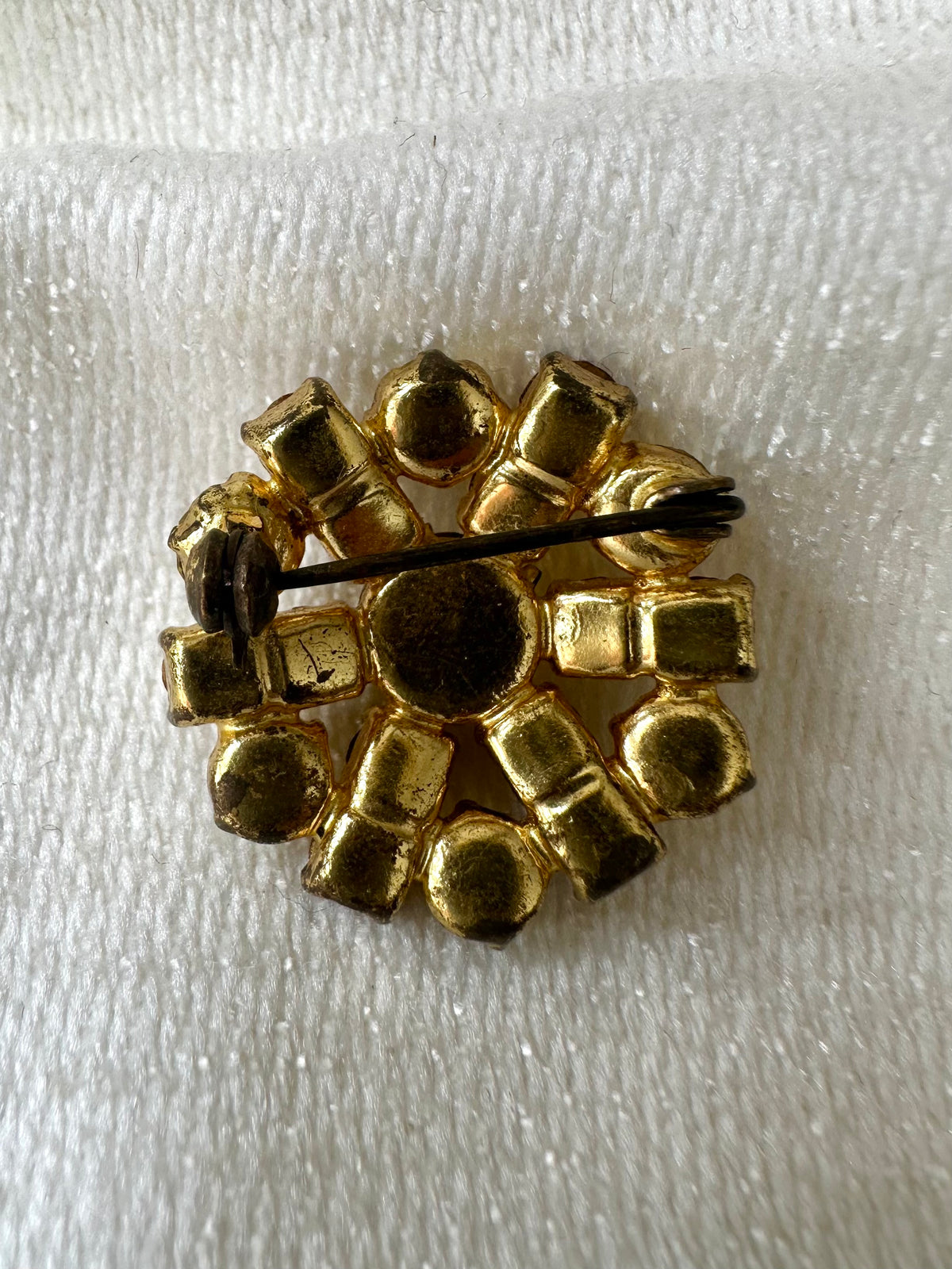 Vintage ronde broche met amberkleurige strass - M