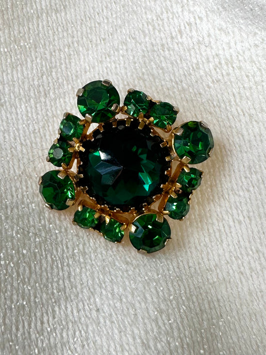 Vintage vierkante broche met groene strass steentjes