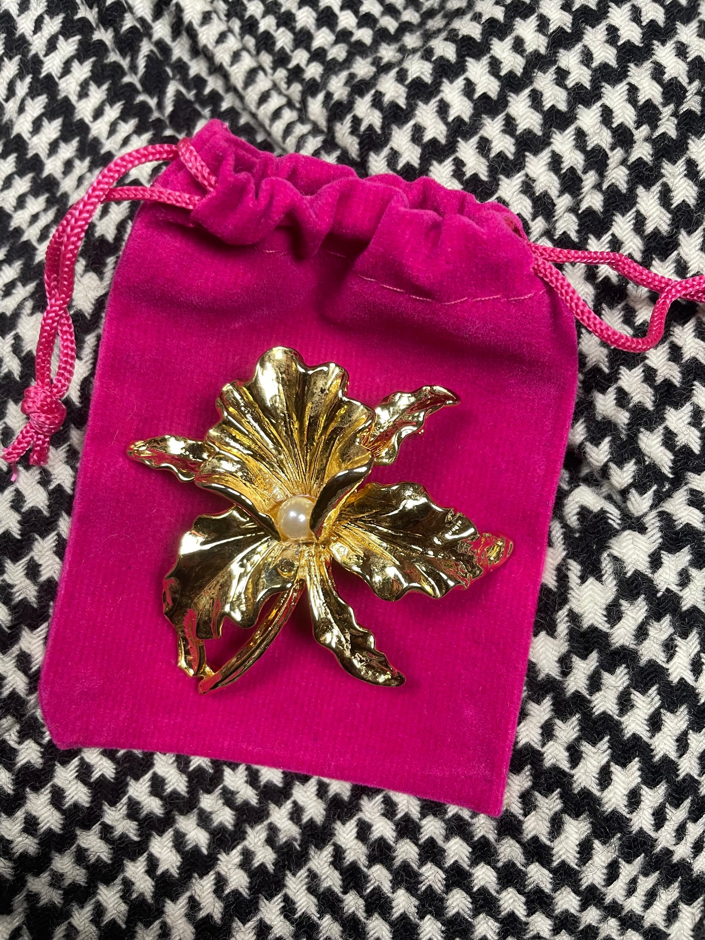 Vintage gouden lelie broche