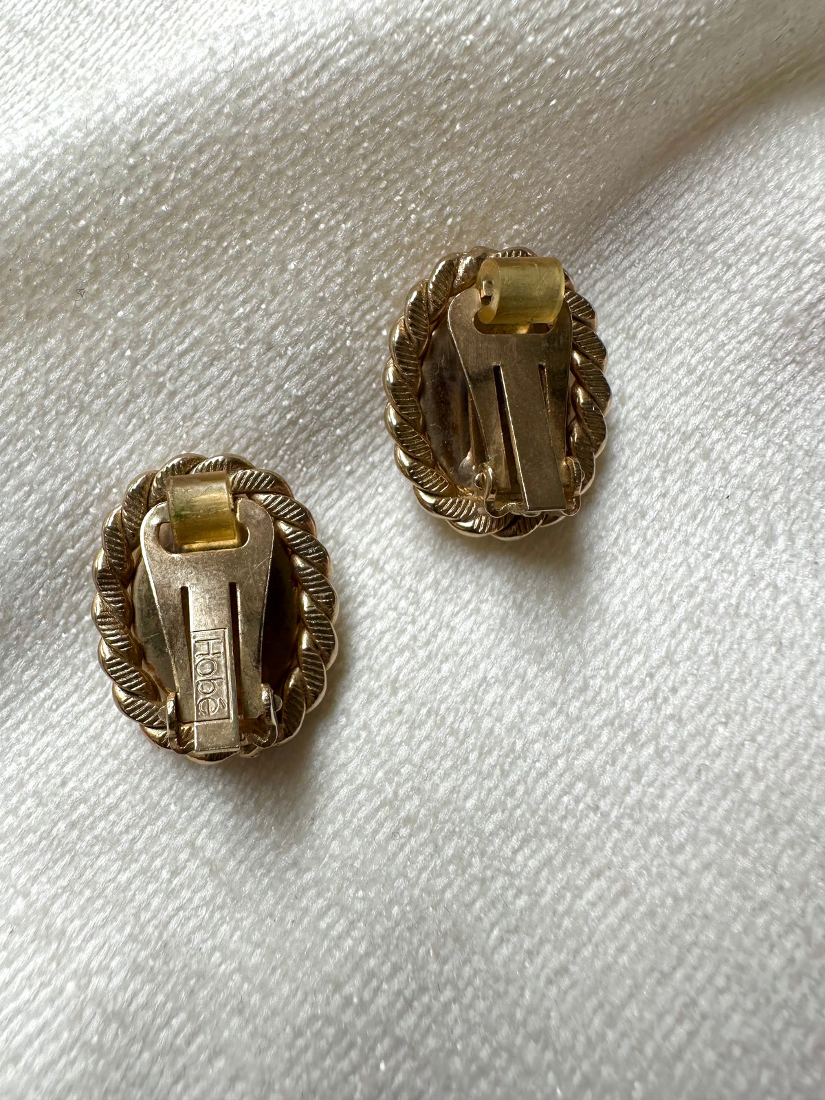 Vintage Hobé camee oorclips - set 1