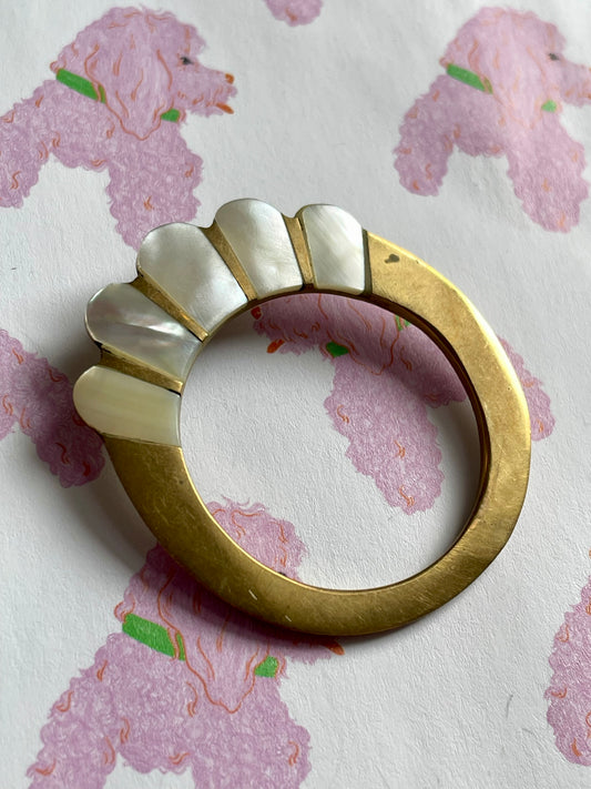 Vintage ronde broche met parelmoer