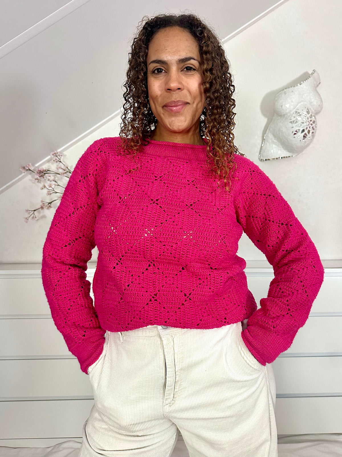 Vintage fuchsia crochet sweater - M
