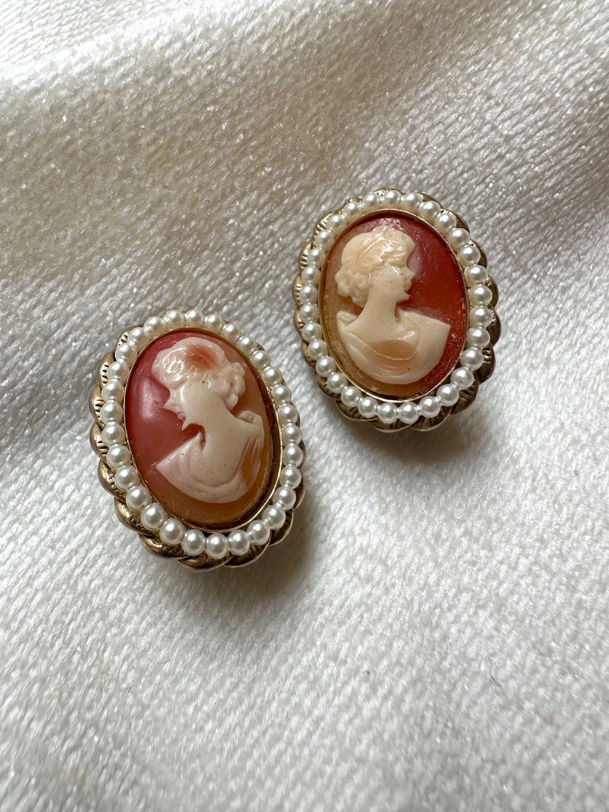Vintage Hobé camee oorclips - set 2