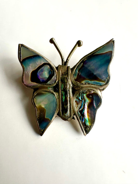 Zilverkleurige broche handgemaakt van Mexicaans zilver, in de vorm van een vlinder