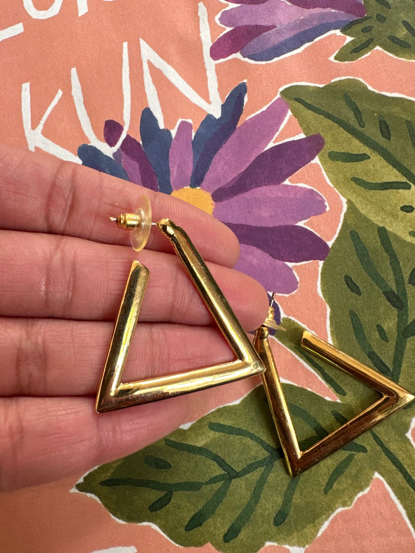 Vintage goudkleurige triangel hangers