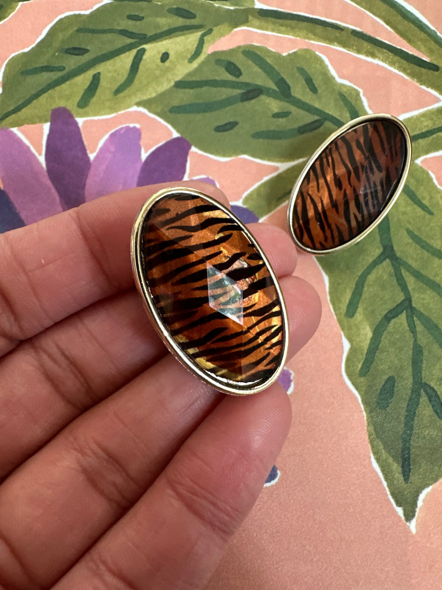 Vintage ovalen oorbellen met tijgerprint