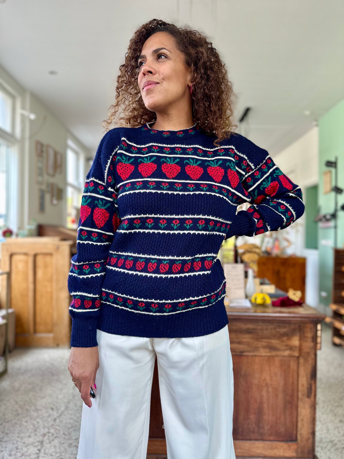 Vintage gebreide wollen sweater met aardbeiden en frambozen