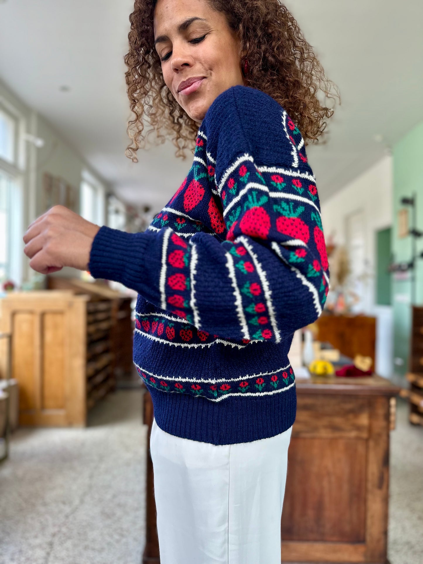 Vintage gebreide wollen sweater met aardbeiden en frambozen