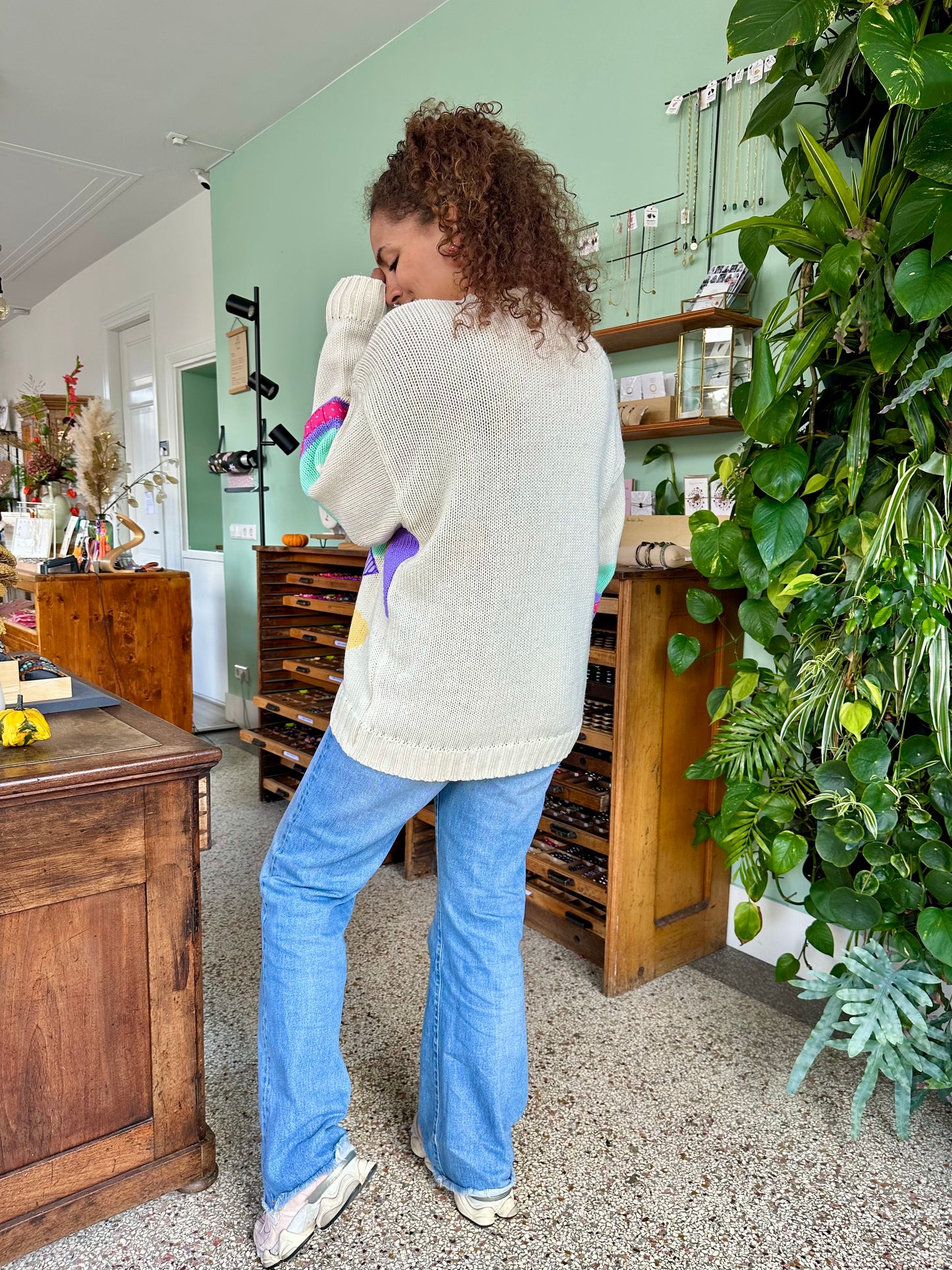 Vintage witte sweater met kleurrijke print
