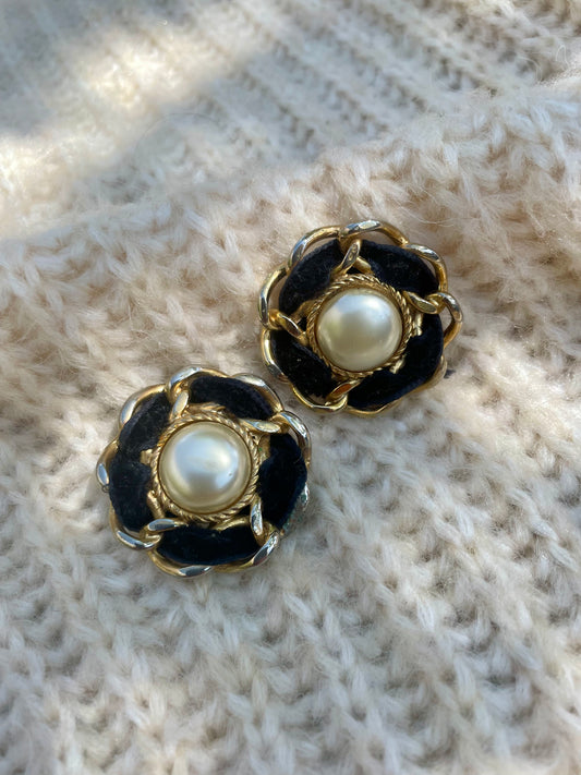 Vintage velours & faux pearl clip-on oorbellen