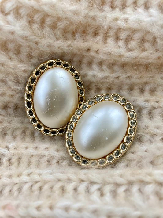 Vintage faux pearl clip-ons