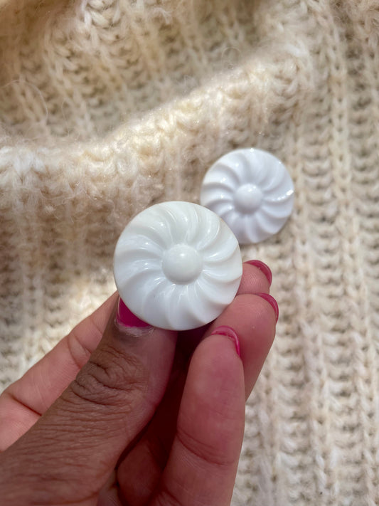 Vintage witte swirl clip-oorbellen