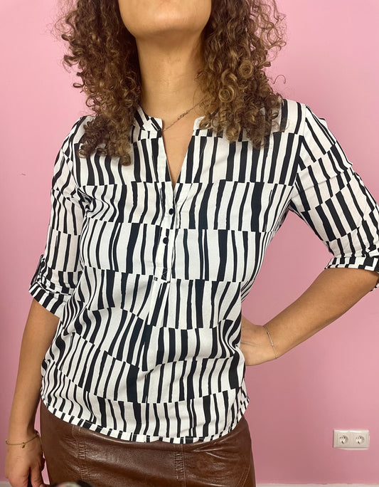 Vintage black & white graphic print blouse