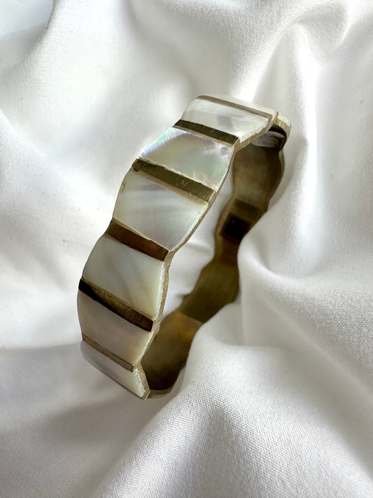 Vintage messing parelmoer golvende armband
