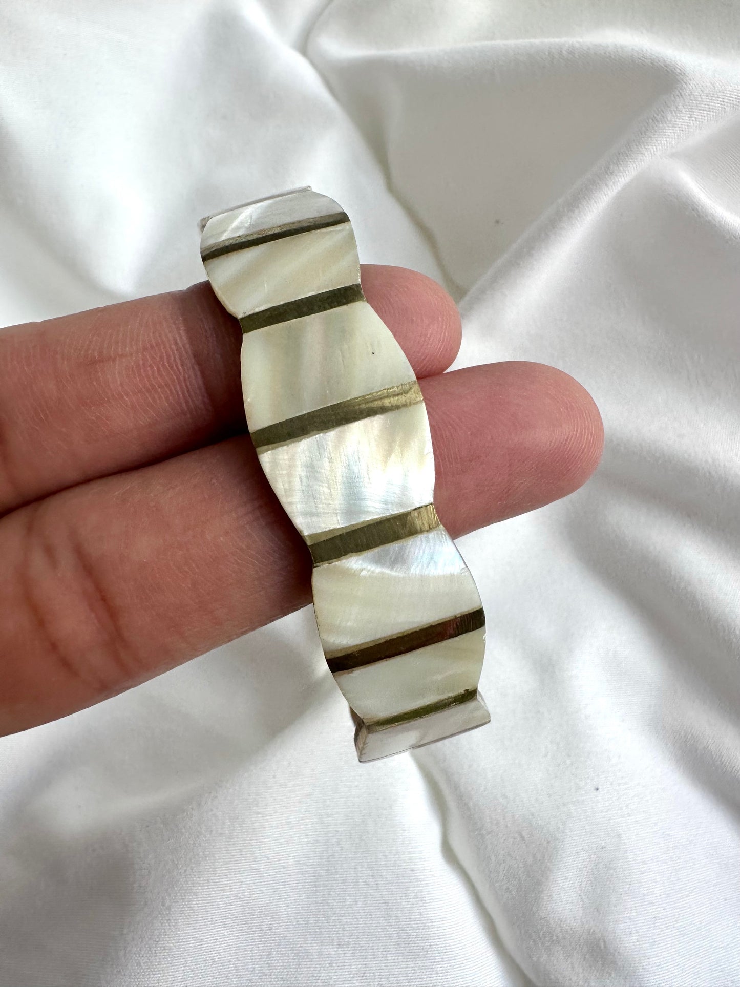 Vintage messing parelmoer golvende armband