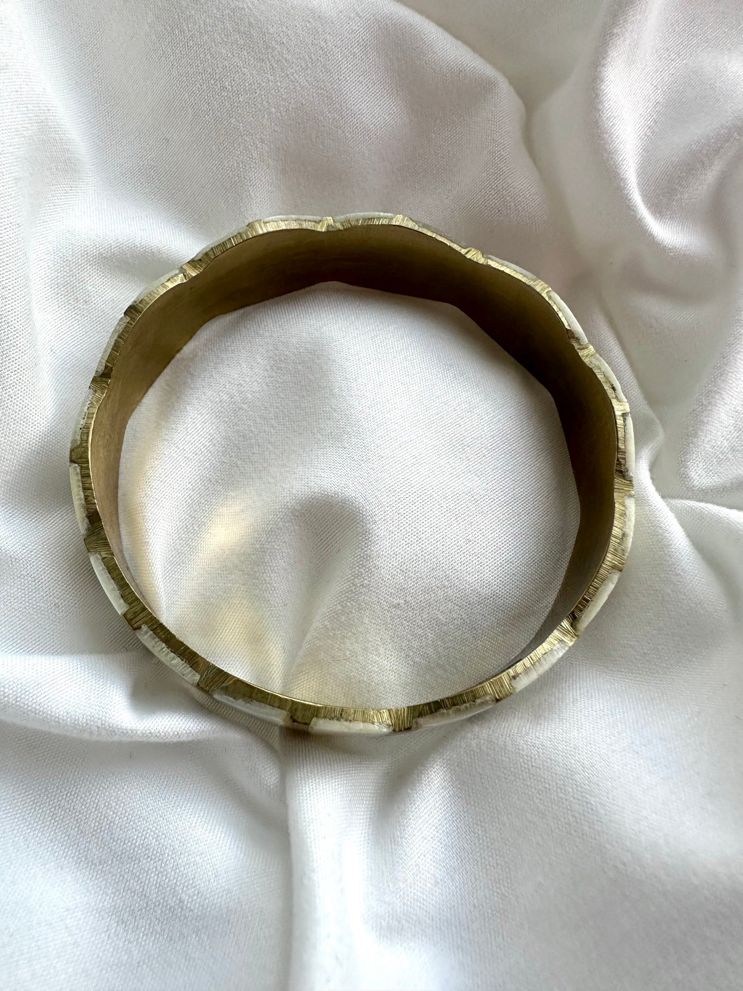 Vintage messing parelmoer golvende armband