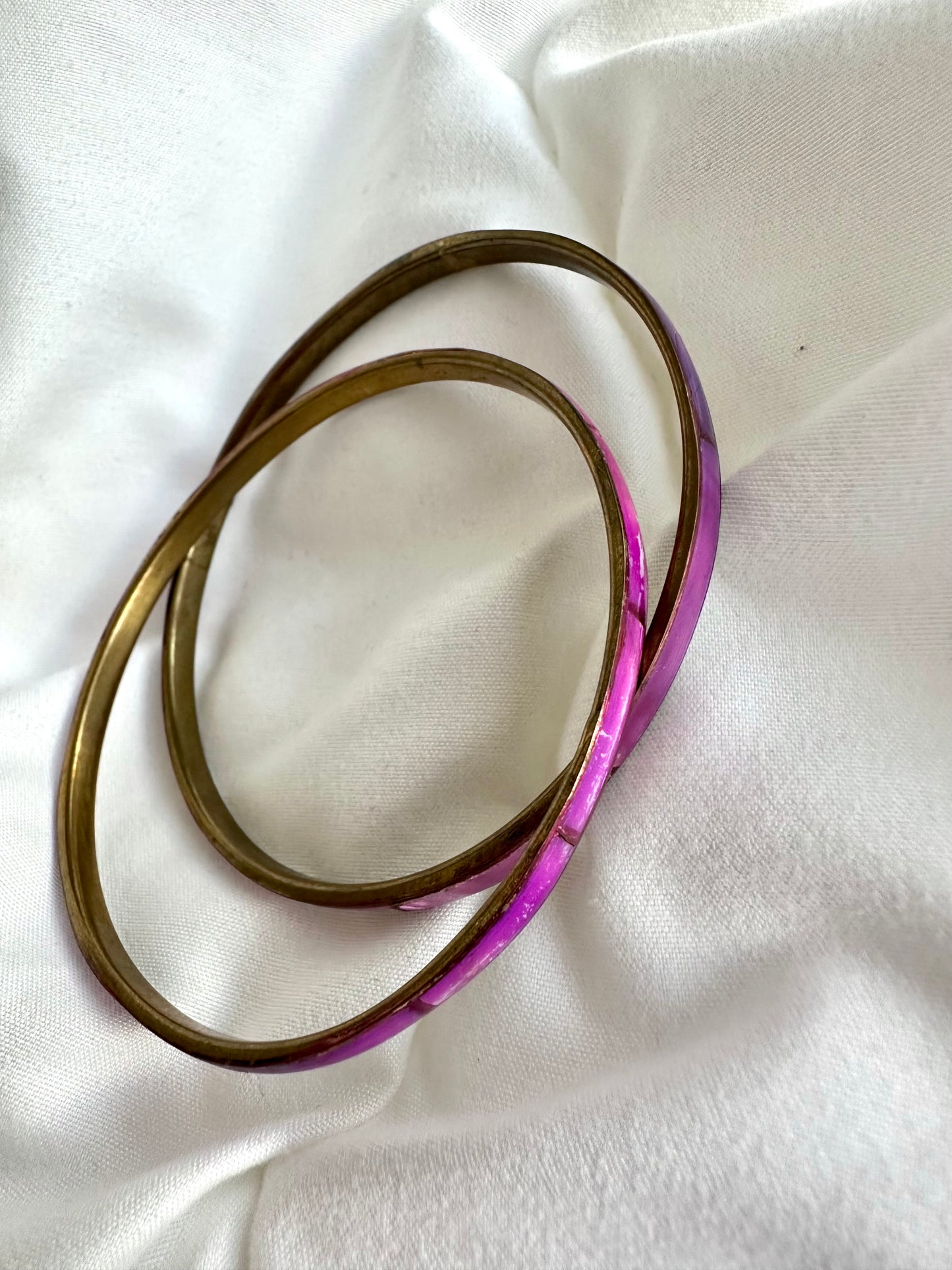 Vintage paarse messing bone bangle
