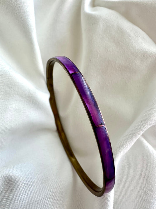 Vintage paarse messing bone bangle