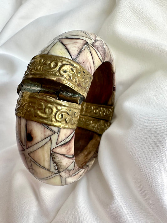 Vintage statement bone armband