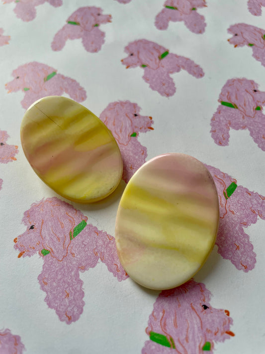 Ovalen ombre oorbellen geel-roze