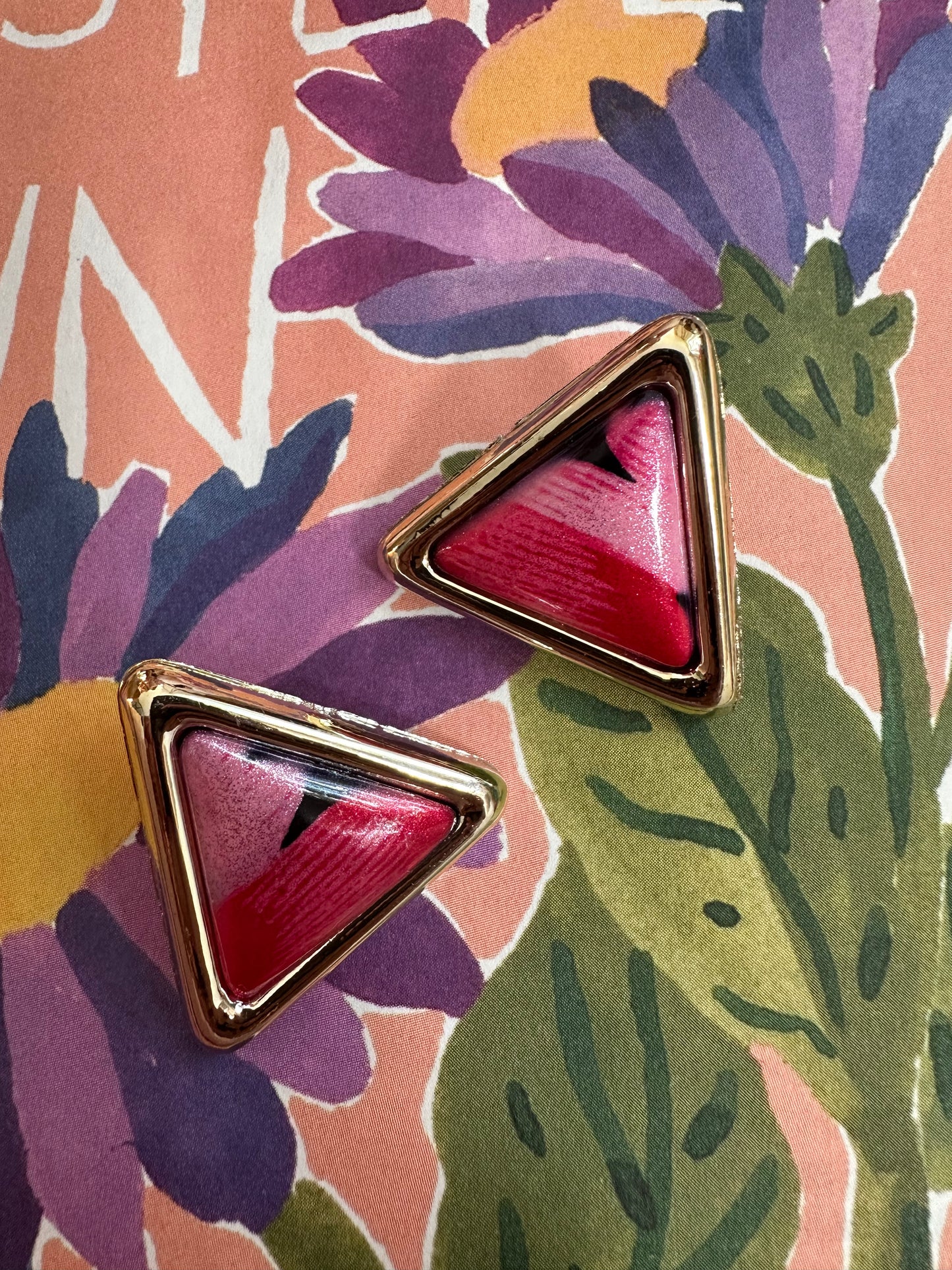 Vintage 80's driehoek oorbellen roze-rood